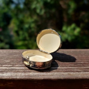 Vintage Pill Box - Old Oval Silver-plated Box - Antique Box for Trinkets - Decorative Tiny Box - Pre-loved Items - Antique Home Items