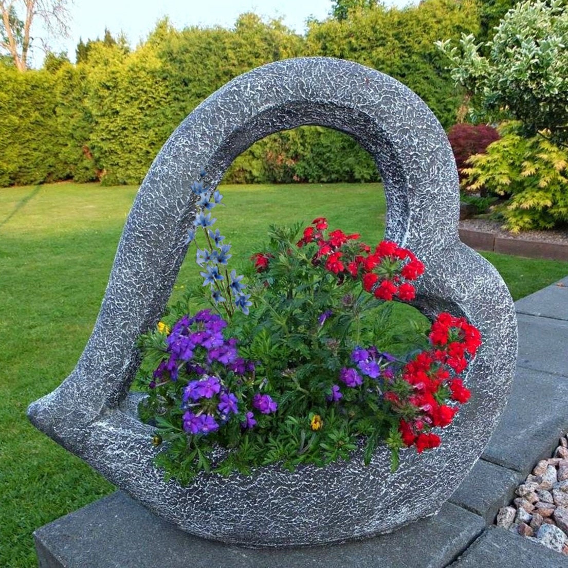 HEART STATUE & FLOWERPOT. Statue of heart Cement heart Etsy