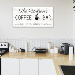 Personalisiertes Kaffee-Bar-Schild, benutzerdefiniertes Familien-Kaffee-Namensschild, Haus-Küchen-Dekor-Zeichen, frisch gebraut, personalisiertes Geschenk, DIGITAL DOWNLOAD