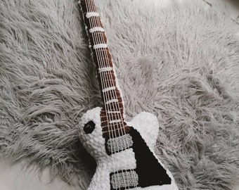 Instructions Crochet Guitar (DE) + Pattern for Cuddle Guitar (ENG)