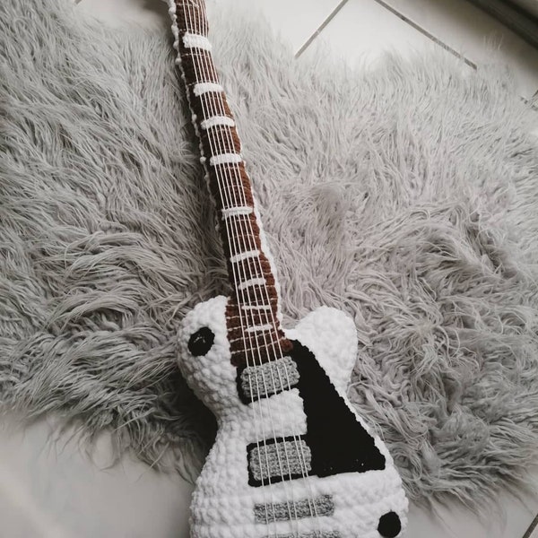 Instructions Crochet Guitar (DE) + Pattern for Cuddle Guitar (ENG)