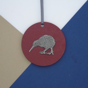 Kiwi Bird Wooden Disk - Kiwi Bird Christmas Decoration- Kiwi Ornament - Kiwi Christmas Tree Decor - New Zealand Kiwi - Kiwi Bird Gift