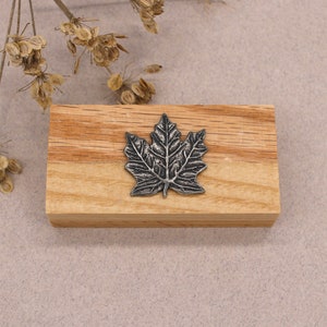 Maple Leaf Design Box - Maple Leaf Design Ring Box - Maple Leaf Design Earring Box Gift - Unique Maple Jewellery Box - Canada Gift
