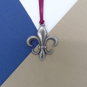 Hangende decoratie fleur de lis - ornament fleur de lis - kerstcadeau fleur de lis - liefhebber geschiedenis - fleur de lis-bedel - Frans symbool