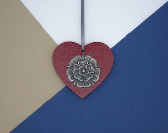 Tudor Rose Wooden Heart Decoration - Tudor Rose Ornament - Tudor Rose Christmas Gift - History Lover - Rose Charm - History Buff
