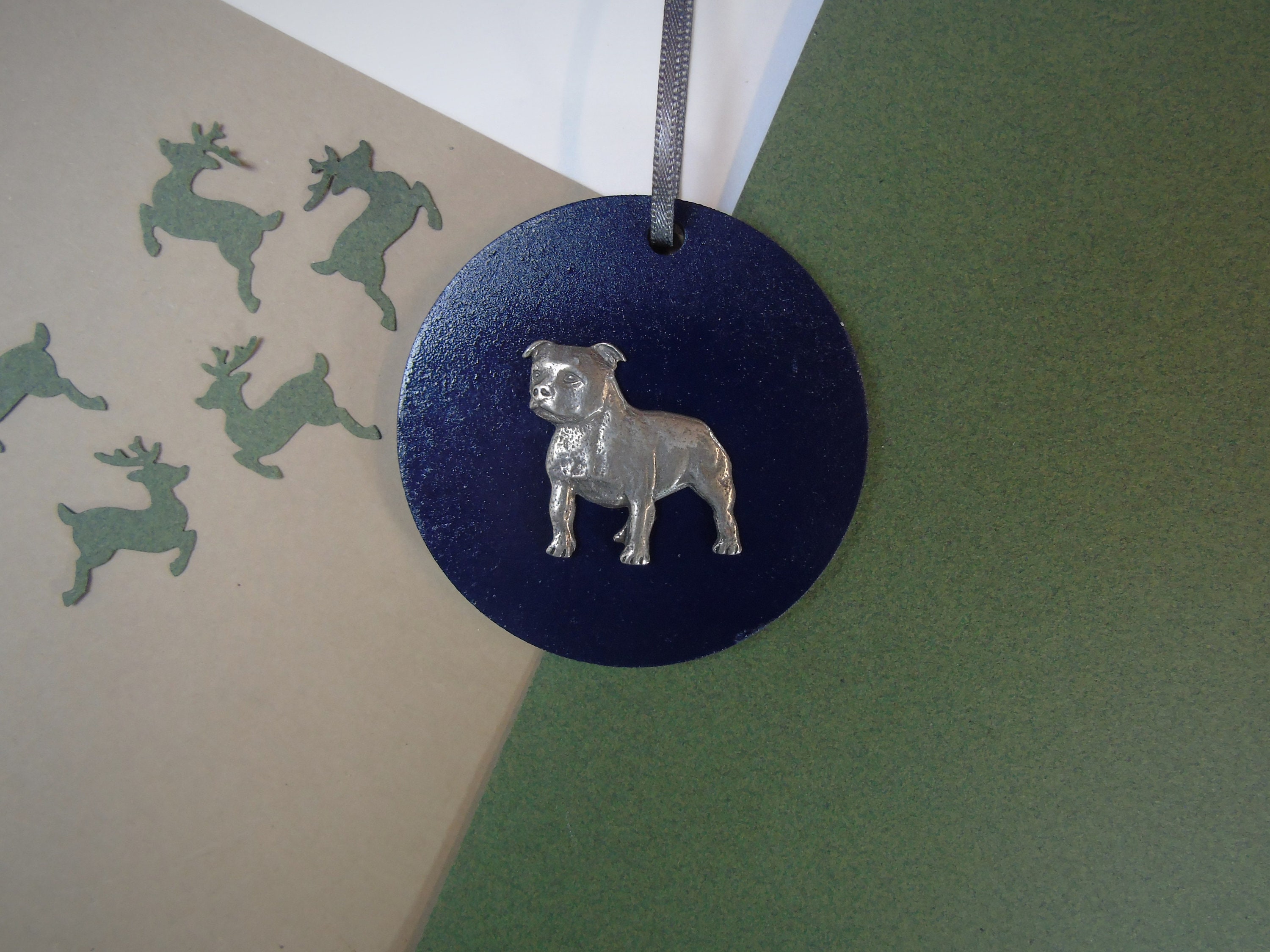 Set 5 Staffordshire Bull Terrier Weinachtsbaumschmuck-Acryl Kugeln Set 5 Staffordshire Bull Terrier Weinachtsbaumschmuck-Acryl Kugeln