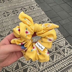 Daisy Scrunchie | Bow Scrunchies | Women’s Hair Accessories | Hair Elastics | Hair Ties