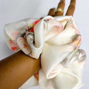 Lussuoso Jumbo XL OVERSIZED Charmeuse Scrunchie con stampa floreale