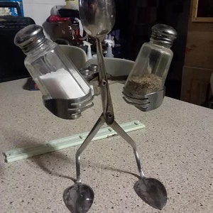 Salt & Pepper Shaker Holder