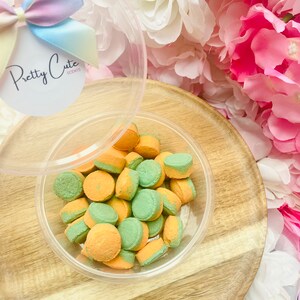 BATH BOMB 30 mini pilules Fizzy Chill Parfum puissant et coloré Cadeau amusant pour les enfants Emballage recyclable Choix de parfums Fabriqué au Royaume-Uni image 3