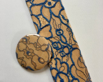 Duo of accessories: pocket mirror and bookmark in Calais lace