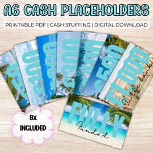 Puede incluir: Un conjunto de placeholders de efectivo A6 con escenas de playa tropicales. Los placeholders muestran cantidades como 100, 300, 500 y 1.000, junto con los textos "Fully Funded" y "In the bank". La imagen también incluye el texto "8x Included".