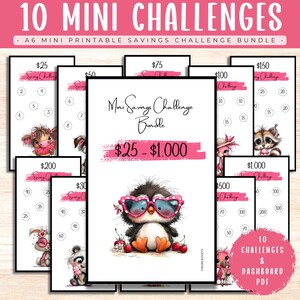 Op de afbeelding: Een bundel van printbare spaaruitdagingen met een roze en wit thema. De hoofdafbeelding toont een pinguïn met een hartvormige zonnebril. De tekst luidt "10 Mini Challenges" en "$25 - $1.000".