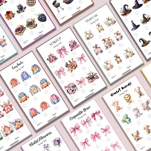 K&ouml;nnte beinhalten: Ein Set mit druckbaren digitalen Planer-Stickern zu verschiedenen Themen, darunter gem&uuml;tliche Strickwaren, Make-up, violette Blumen, Koketten-Schleifen, H&auml;keltiere und Bienen. Jedes Stickerblatt enth&auml;lt einen Titel und die W&ouml;rter "N&auml;hfund" und "einkleben".