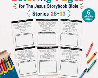 Op de afbeelding: Zes printbare kleurplaten voor The Jesus Storybook Bible verhalen 28-33, met zwarte tekst op wit papier en lege tekenvakken. Inclusief een blauwe doos met kleurpotloden en vijf losse potloden in roze, oranje, turquoise en blauwe kleuren.