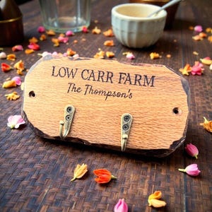 Personalized Rustic Oak Key Holder, Handmade Entryway Organizer 画像 15