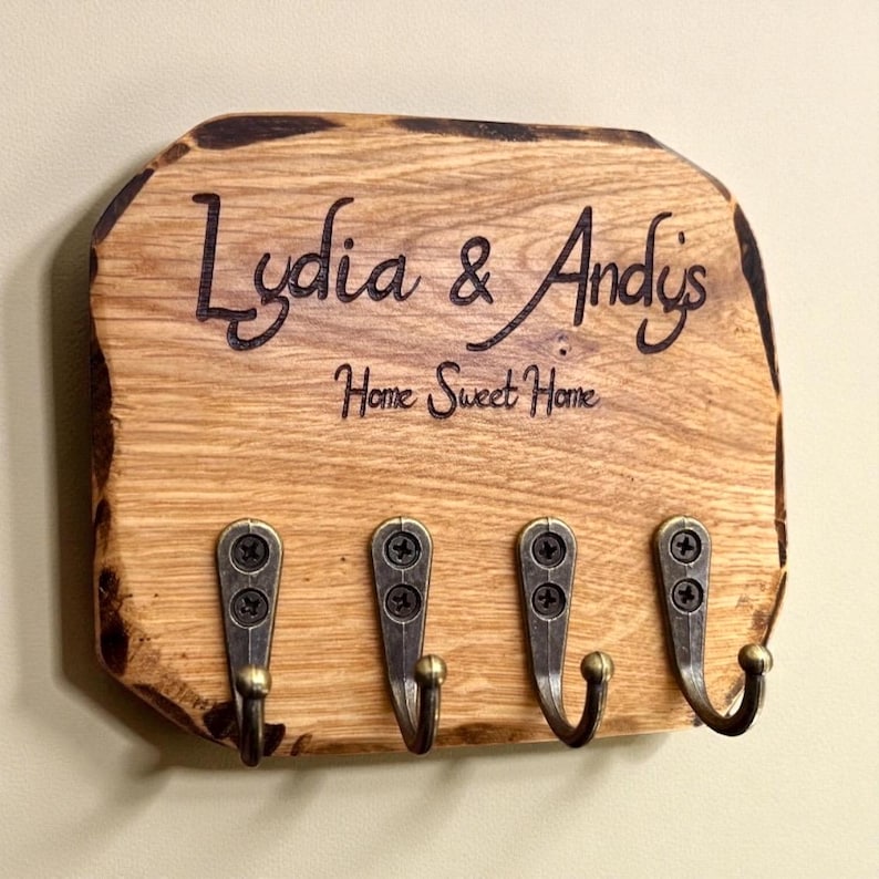 Personalized Rustic Oak Key Holder, Handmade Entryway Organizer 画像 6