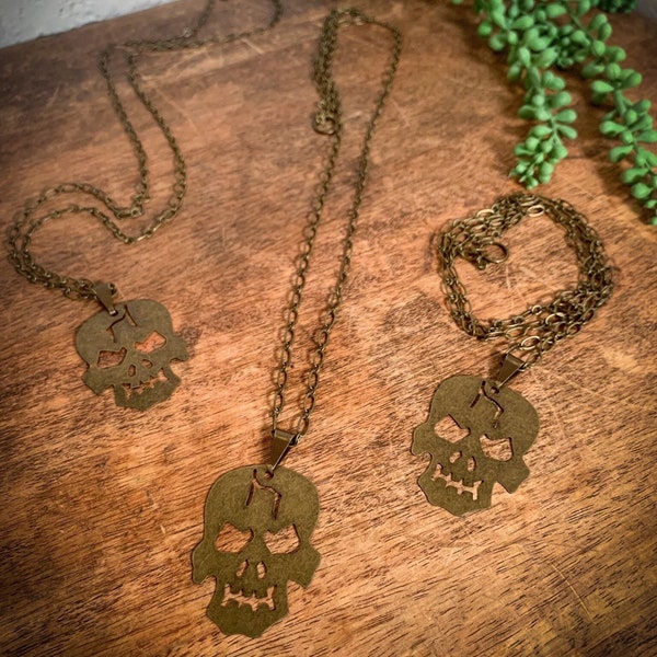 Antique Bronze Skull Pendant Necklace: Nickel-Free Masculine Chain
