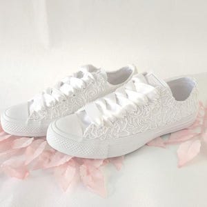 Wedding Converse with Lace- Custom Bridal Sneakers -Bridal Shoes Vintage Lace - Converse Sneakers for Wedding Day.