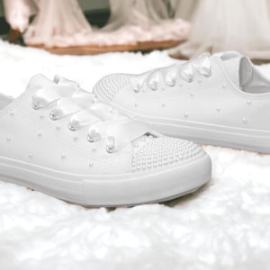Bridal Wedding Custom White Pearl Converse / Wedding Sneakers / Bride Converse