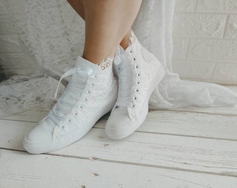 Converse de mariage pour la mariée. Dentelle Converse Bridal. Chaussures avec dentelle. Tennis de mariée personnalisé. Dentelle française