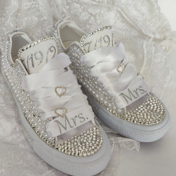 Wedding Converse /Bling and Pearl /.Wedding Custom Converse / Bride Converse / Wedding Chucks / Personalized Bride Shoe