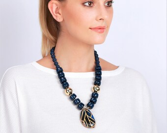 Navy Perlen HALSKETTE - Kurze Halskette - Harz Perlenkette - Bedruckte Harz Halskette Anhänger - Boho Halskette - Perlenkette für Frau-Geschenk für sie