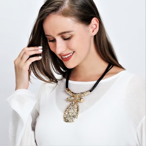 Glittery big Bold Chunky Necklace–Gold Statement Necklace–Adjustable Necklace pendant-fashion  necklace-Gift for her- Big Silver necklace