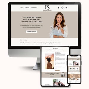 Può includere: Un mockup di sito web per un coach o consulente aziendale. Il sito web presenta una foto di una donna sorridente che tiene degli occhiali, un pulsante di invito all'azione che dice "Iniziamo", e una sezione intitolata "La mia etica".