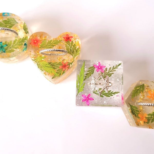 Handmade Resin Ring Holder | Dried Flowers Home Décor | Customisable  Flower Ring Stand | Ring Holder Encapsulating Real Dried Flowers