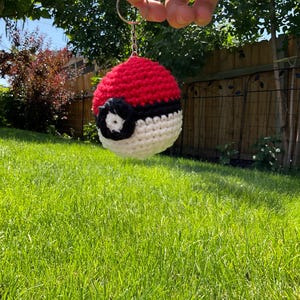 Pokémon/pokeball keychain