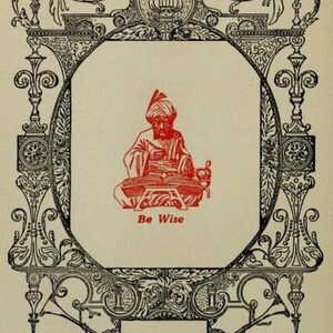 Op de afbeelding: Een zwart-witte illustratie van een decoratief frame met sierlijke details. Binnen het frame is een rode illustratie van een persoon die een muziekinstrument bespeelt. De tekst "Be Wise" staat in rood onder de illustratie.