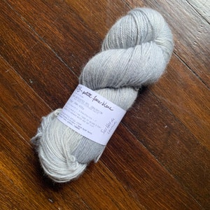 Urso Yarn Co - Unbehandeltes BFL Fingering Yarn Destash