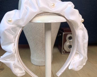 White Pearl Headband // Bride, Wedding, Communion, Wedding, Fascinator, Hair Accessories, Bridal Jewelry, Tiara, Halo