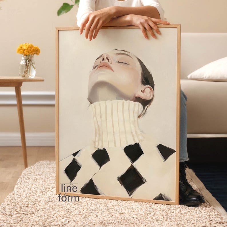 Puede incluir: Una impresi&oacute;n art&iacute;stica enmarcada que presenta un retrato de una persona con los ojos cerrados, con un su&eacute;ter de cuello alto color crema con un patr&oacute;n de diamantes negros. El texto "line form" es visible.