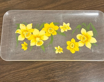 手描きの7x14インチ水仙柄アクリルトレイ - ヴィンテージ風クリアフローラルサービングトレイ - レトロな黄色の花柄化粧皿 - 3月の誕生花デコレーション