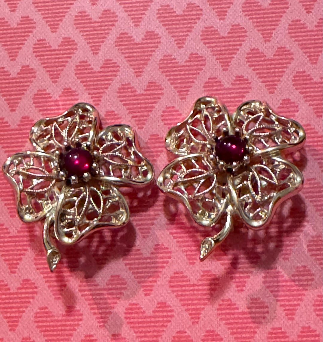 Vintage Emmons Gold Filigree Clover Clip-on Earrings - 1