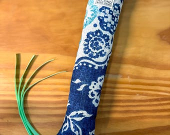 Cat Kicker Toy: Delft Dasher