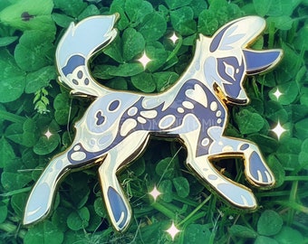 Painted wolf - HARD ENAMEL PIN: "Artistic Dog" - Lycaon Pictus