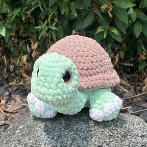 Handmade Crochet Turtle Plushie – Soft Amigurumi Turtle Toy – Cute Turtle Gift for Kids, Teens, and Turtle Lovers
