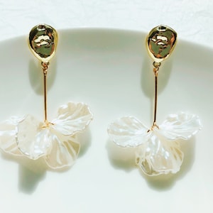 Gift For Her/Shell Flower Petal Earrings/White And Gold Statement Earrings /Long Earrings/ Elegant Floral Dangle Earring / Wedding Gift
