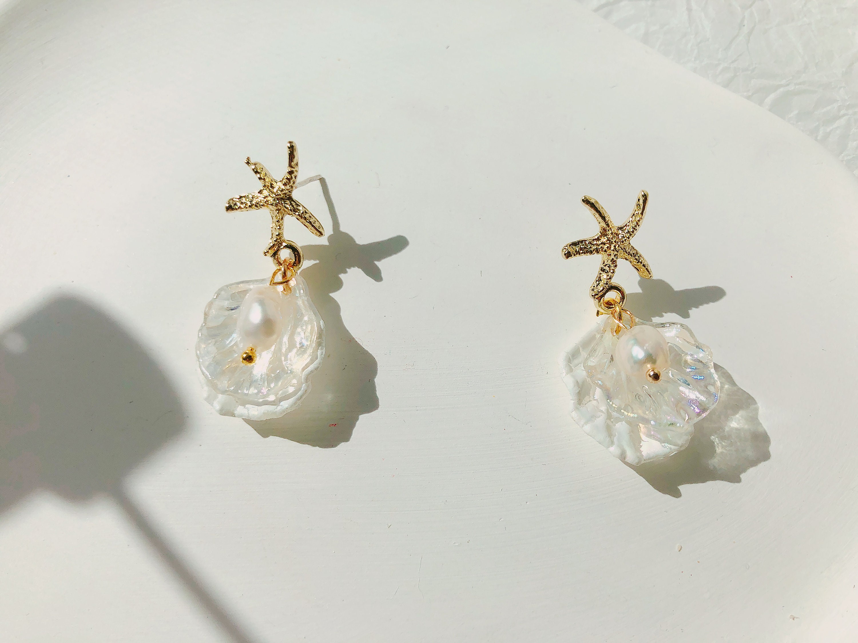 Gold Seestern Ohrringe/Muschel Perlen Ohrringe/Seestern mit Muschel Ohrringe/Sommer Ohrringe/Strand und Tropische Geschenke