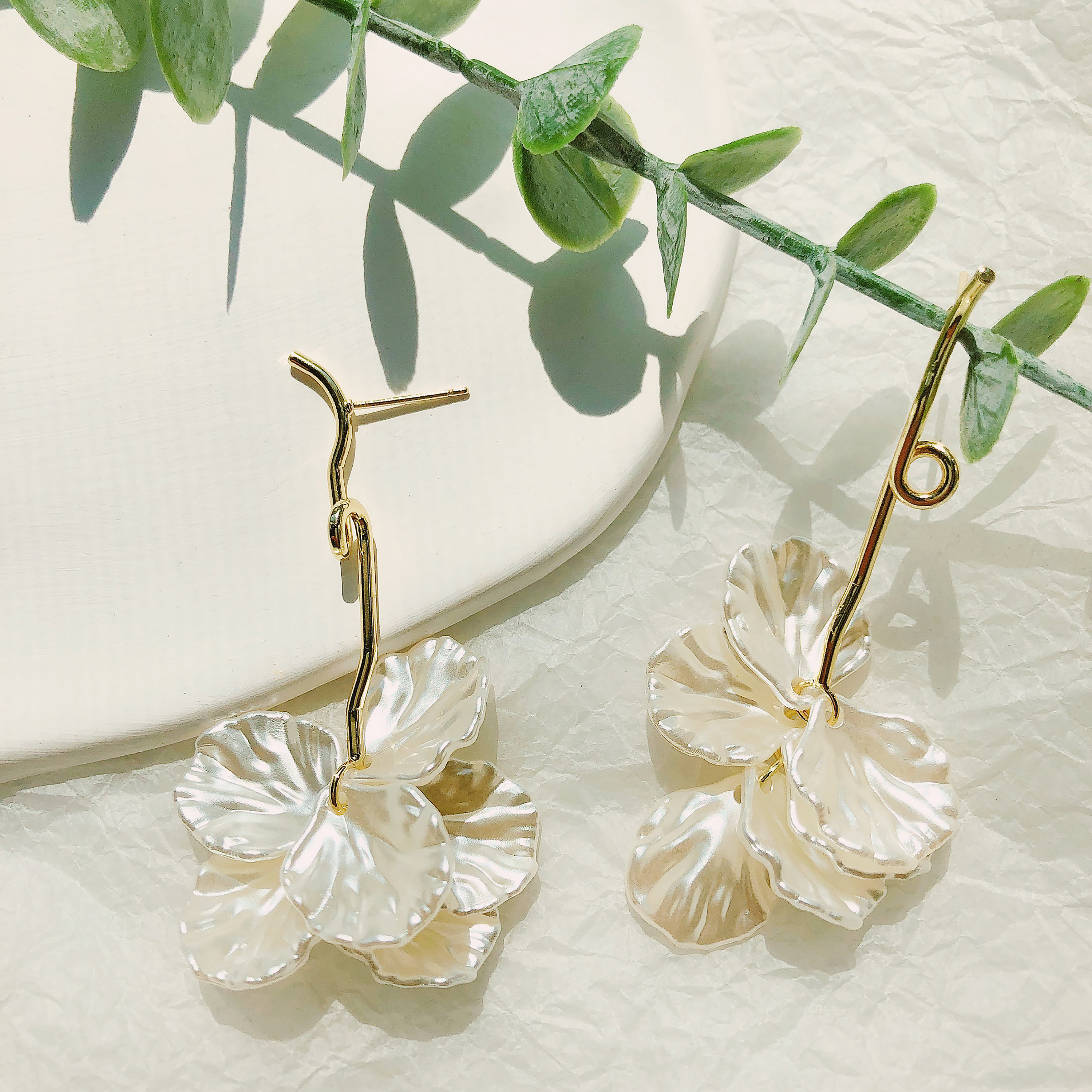 Summer White Shell Flower Earrings / Gold Petal Drop Dangles / Elegant Long Floral Statement Earrings / Wedding Jewelry Gift for Her