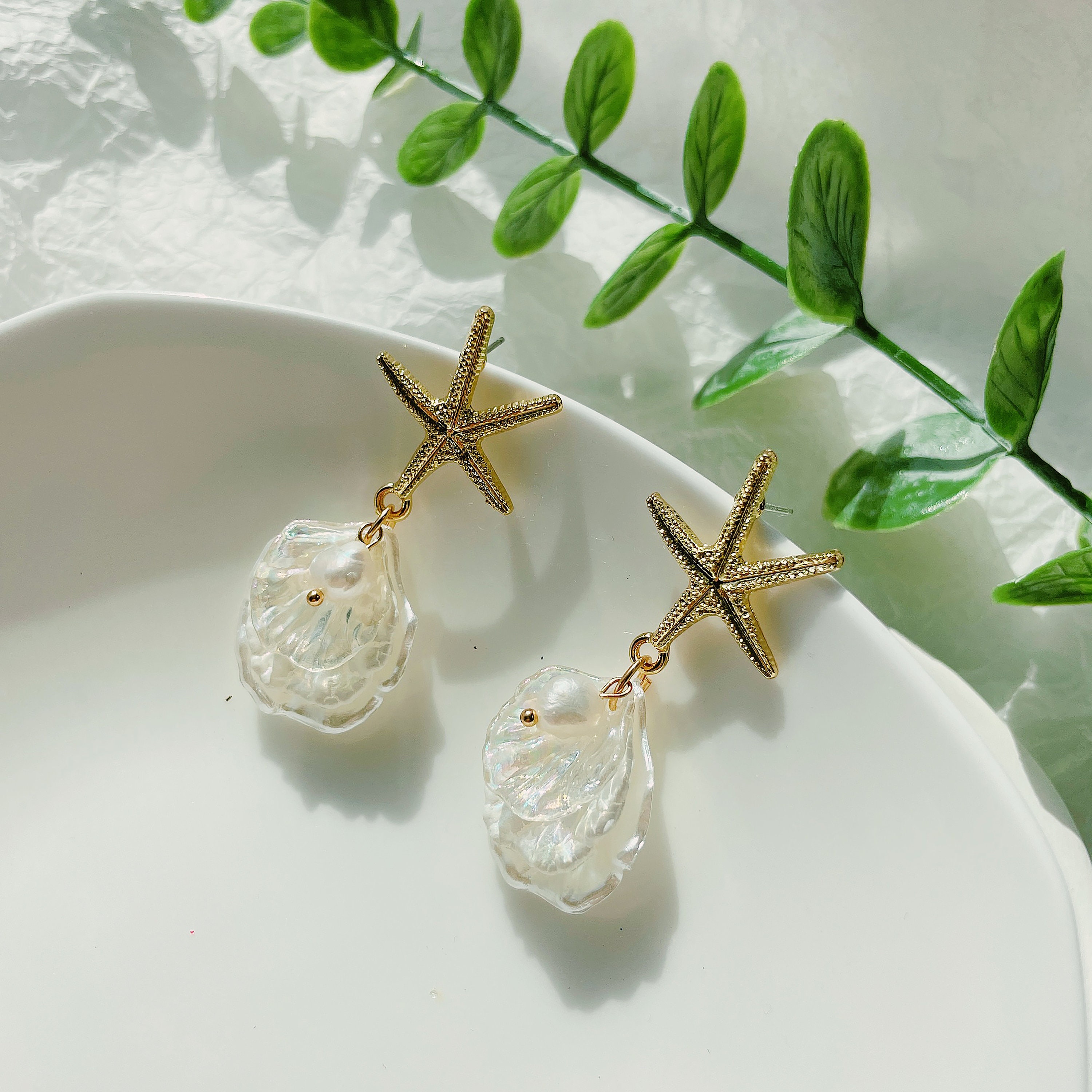 Gold Seestern Ohrringe/Muschel Perlen Ohrringe/Seestern mit Muschel Ohrringe/Sommer Ohrringe/Strand und Tropische Geschenke