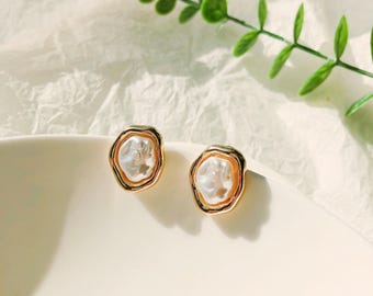 Gold Pearl Stud Earrings/Everyday Earring/Bridesmaids Pearl Earrings Wedding Pearl Jewelry Cute Gift For Her/Pearl Jewelry