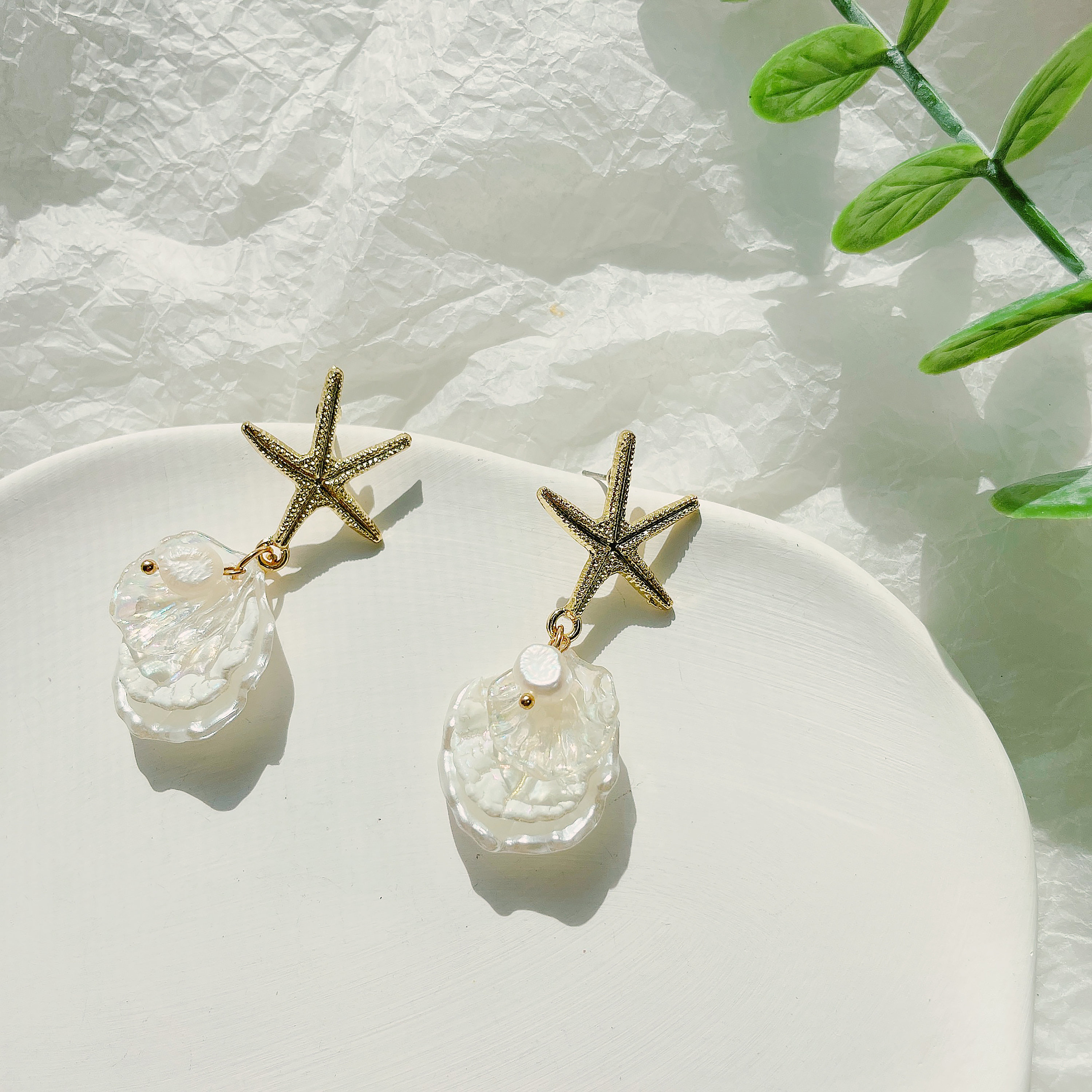 Gold Seestern Ohrringe/Muschel Perlen Ohrringe/Seestern mit Muschel Ohrringe/Sommer Ohrringe/Strand und Tropische Geschenke