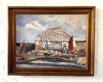 Pode incluir: Uma pintura a óleo emoldurada que retrata um edifício em construção. O edifício é feito de tijolo e tem uma estrutura de madeira. Vários trabalhadores são visíveis na pintura, e o céu é azul claro com nuvens brancas.