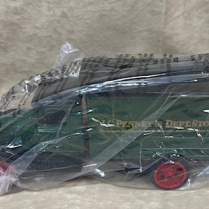 Vintage 1990 Ertl 1/34 Scale Die Cast 1931 Hawkeye J.C. Penney Delivery Truck New in Box NIB
