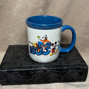 Vintage 2003 Walt Disney Disneyland Resort A Year of Magical Memories  Embossed Ceramic Coffee Cup Like New