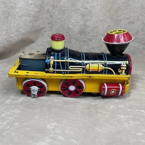 Vintage 1960s Tin Litho Battery Powered Train Engine Vintage Toy **For Parts/Restoration**